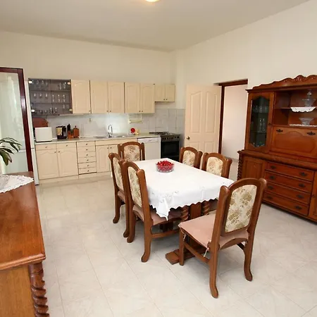 With A Parking Space Kastel Kambelovac, - 14084 *