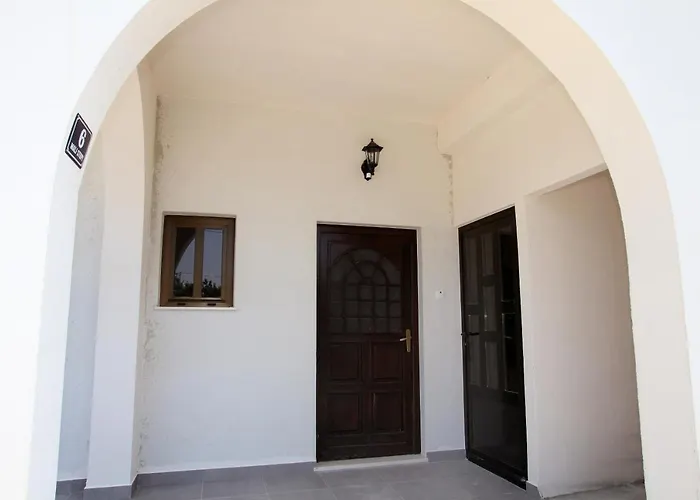 Apartman With A Parking Space Kastel Kambelovac, - 14084