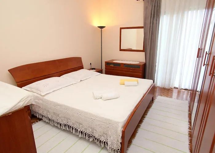 With A Parking Space Kastel Kambelovac, - 14084 *