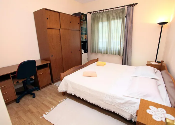 Apartman With A Parking Space Kastel Kambelovac, - 14084 Kastela