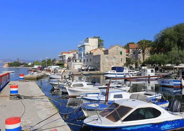 Apartman With A Parking Space Kastel Kambelovac, - 14084 Kastela