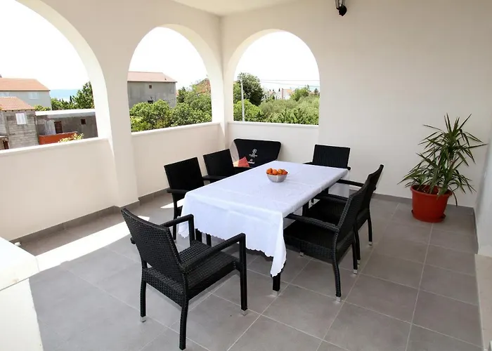 Apartman With A Parking Space Kastel Kambelovac, - 14084 Kastela